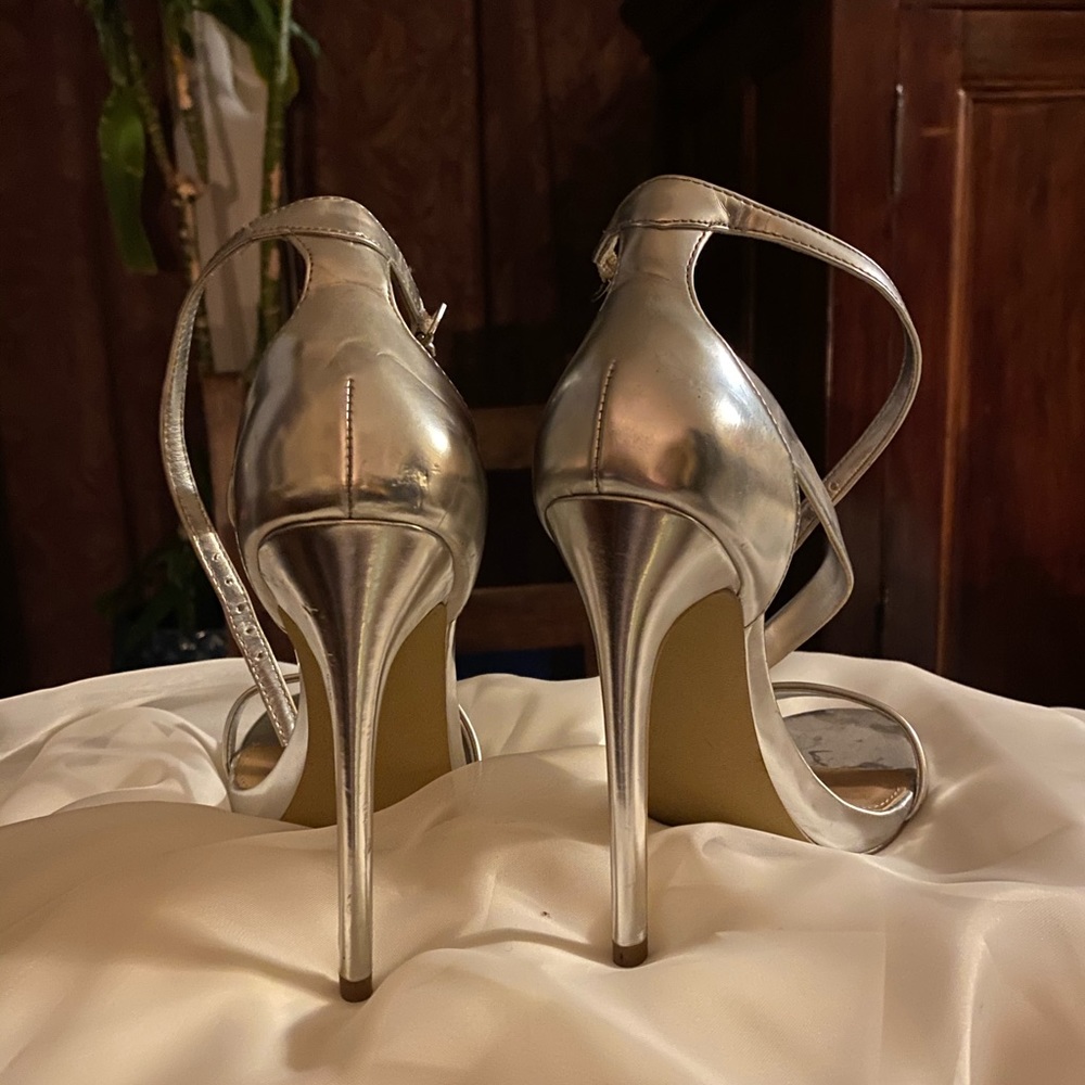 Steve Madden  silver metallic sandals stilettos .